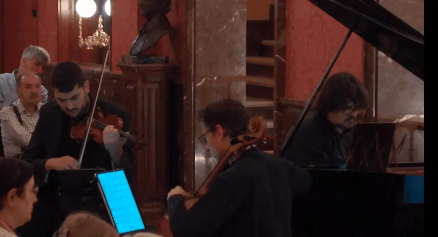 Minuit Toujours Arrive Thumbnail